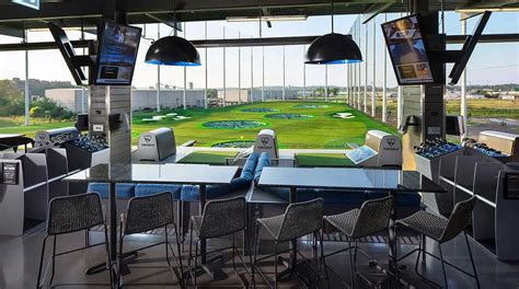 How Many People Per Bay At Top Golf