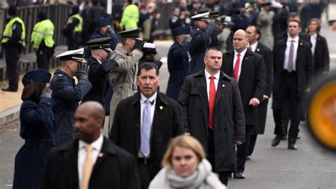 How Many Secret Service Agents Travel With The President?