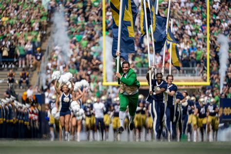 How Notre Dame paid tribute to a legendary Fighting Irish, Bears' QB on Saturday