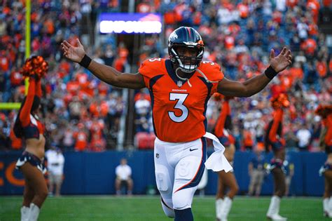 How Russell Wilson’s contract extension could force Broncos to consider benching him later this season
