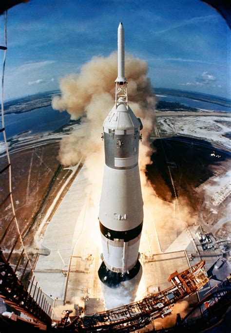 How Tall Is The Saturn V Rocket - WHYIENJOY