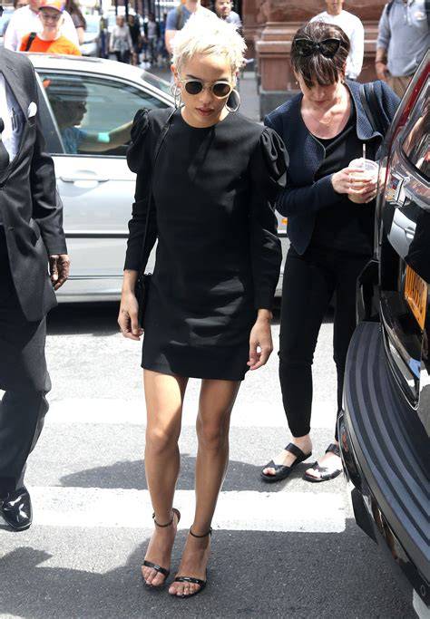 How Tall Is Zoe Kravitz In Feet