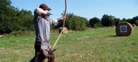 How To Choose A Longbow (Buying Guide)