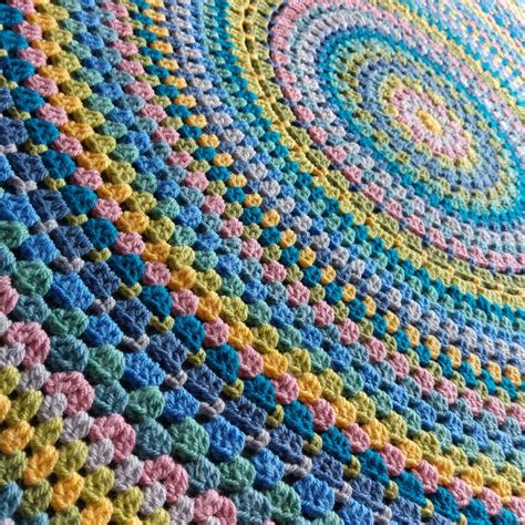 How To Crochet A Circle Blanket Pattern