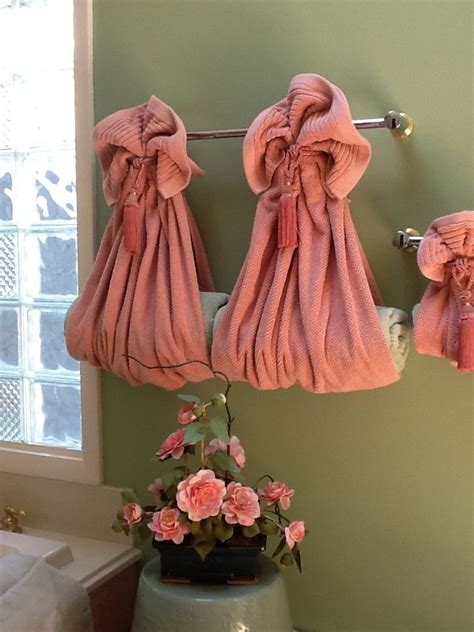 How To Decorate Towels In A Bathroom: 22 Unique Ways