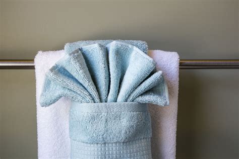 How To Hang Towels In The Bathroom And Elevate …