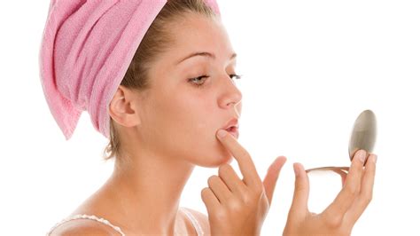 How To Hide A Cold Sore Using Makeup