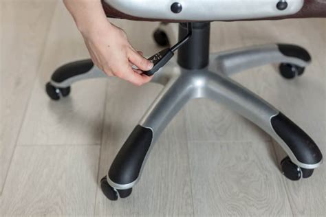 How To Lock the Office Chair Height? 3 Different Types Are Covered