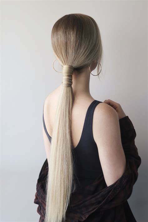 How To Put Your Hair In A Ponytail With One Hand