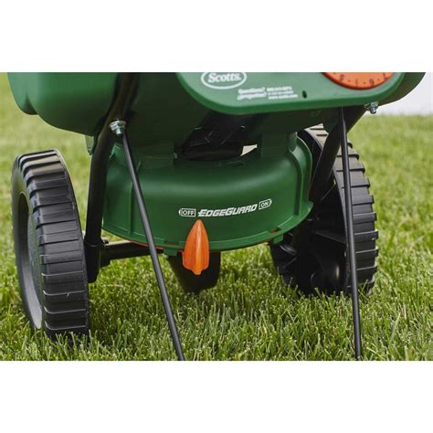 How To Use Scotts® Turf Builder® Edgeguard® Mini