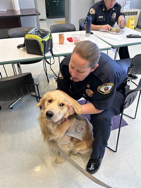How a service dog in training is supporting Leesburg police
