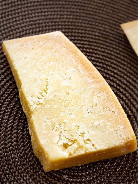 How are Parmesan and Parmigiano-Reggiano different? - Garlic …