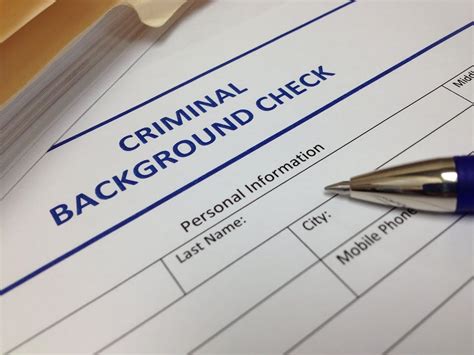How can i do a background check on someone. Question: Can an employer run background checks on minors? Response & Analysis. Yes, employers may request a background check on a minor applicant and, at times, may be required to conduct such background checks, by law.However, employers must be aware that certain requirements and restrictions exist for background checks on minors. 