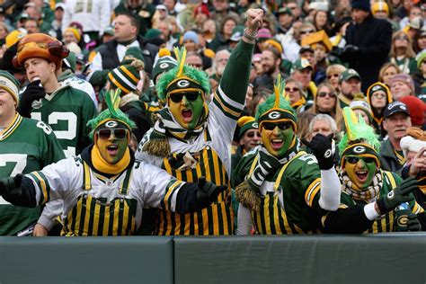 How can i watch the green bay packers. All Packers games can be heard on the Packers Radio Network, which is made up of 49 stations in Wisconsin, Michigan, Minnesota, Illinois and South Dakota. This year, the Packers transitioned to a ... 