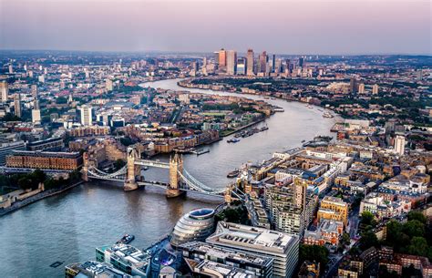 How deep is thames in london