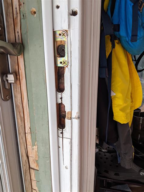 How do I fix this door frame? : r/fixit - Reddit