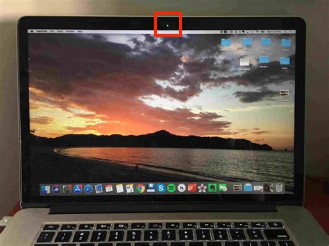 How do I know if my MacBook camera is on? Finddiffer.com