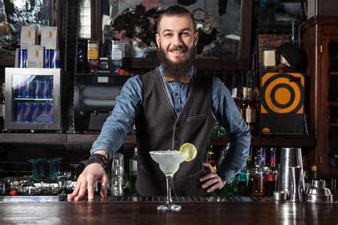 How do i become a bartender. How to become a bartender. If you're contemplating a career in the bartending field, below are five steps to help you to find out how to become a bartender: 1. Complete secondary school. While a bachelor's degree isn't typically required, it's important that you at least complete your secondary school studies. 