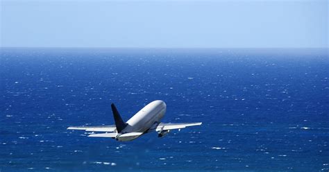 How do pilots navigate over the ocean