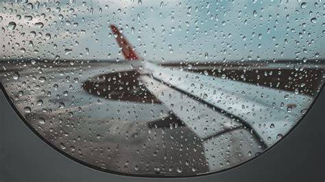 How do planes fly in bad weather