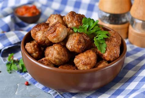 How do you cook omaha steak meatballs. Preheat air fryer to 350°F. Lightly spray basket with nonstick cooking spray. Remove desired number of tartlets from plastic wrap. Place tartlets in air fryer. Cook for 15 minutes. Remove from air fryer. Let stand 5 minutes and serve. Appliances vary, adjust cook times accordingly. 