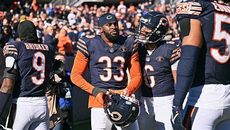 How does Jaylon Johnson feel about not being traded by the Bears?