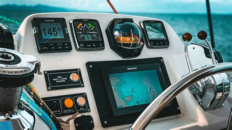 How does a boat GPS tracker work