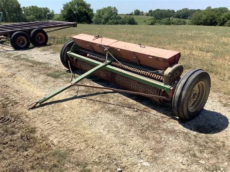 How does a brillion seeder work.  Sure Stand Seeder 8', 10' and 12'.  How do they work...