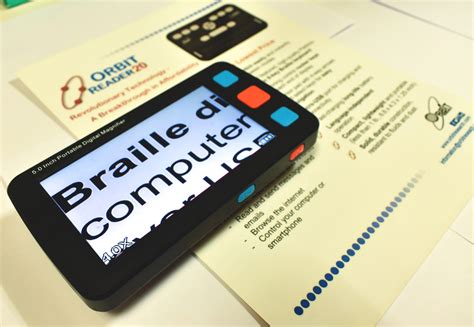 How does a digital magnifier work