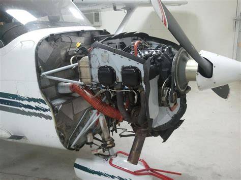 How does the Cessna 172 engine work