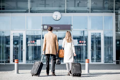 How early should you get to the airport. The early bird gets the window seat. We recommend arriving 1.5 hours prior to your domestic flight and 2 hours if you have an international destination. Getting ... 