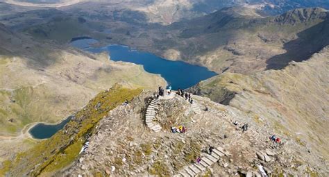 How easy is it to climb snowdon