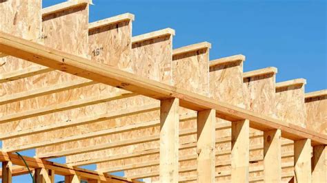Wood Joists: For residential construction, 2×6 lumber is a common choice for floor joists. The standard span for 2×6 wood joists is typically around 9 to 11 feet for live loads, with a maximum deflection limit of L/360. This means that the floor cannot deflect more than 1/360th of its span length. 2.. 