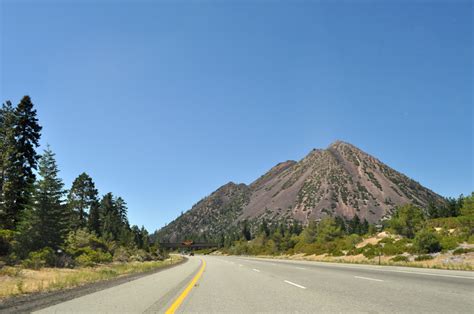 How far is Weed (California) from Yreka - driving distance