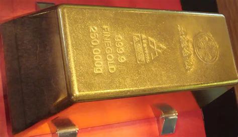 How heavy is bar of gold