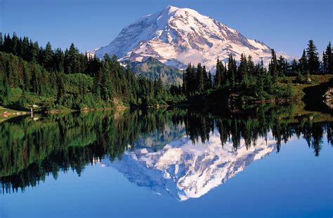 How high is mount rainier in washington
