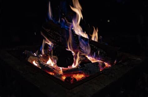 How hot does a fire pit get? - BackYard54.com