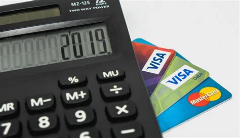 How is credit card minimum due calculated