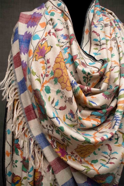 How is pashmina shawl made