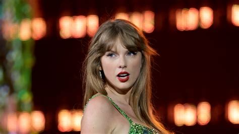 How is taylor swift so rich