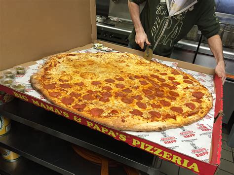 How large is a large pizza. A 16-inch pizza, visually, appears to be a perfect balance between a small and a large pizza. It’s large enough to serve 3 to 4 people comfortably, but not too large that it becomes overwhelming. When you look at a 16-inch pizza, you can typically expect to see 8, 10, or even 12 evenly sliced pieces, making it an ideal … 