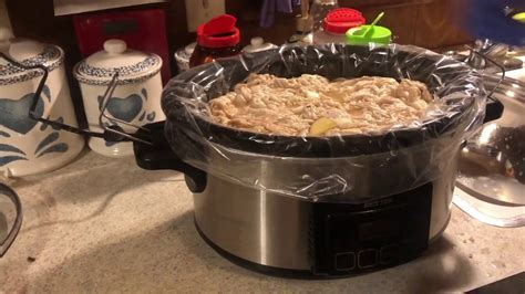 How long do you cook chitterlings in a crock pot. Directions. Place cleaned chitterlings in a 6-quart pot and cover with cold water. Bring to a rolling boil; add onion and season with salt, garlic, and red pepper flakes. Simmer until chitterlings are clear to white in color and reach desired tenderness, 3 to 4 hours. 