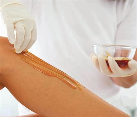 How long does sugaring last. Most sugaring salons will ask if you’ve waxed or sugared in the recent month, or whether or not you’ve shaved in the last 14 days. The rest of the preparation is straightforward: simply show up for your sugaring appointment with clean, dry skin free of any oils or lotions. 