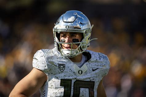 How long has bo nix been in college. Many, many times. The Heisman Trophy finalist's five-year college football odyssey came to an end on Monday when the eighth-ranked Ducks beat No. 18 Liberty 45-6 in the Fiesta Bowl. Nix finishes ... 