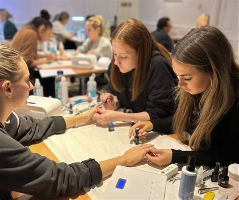 How long is a nail course