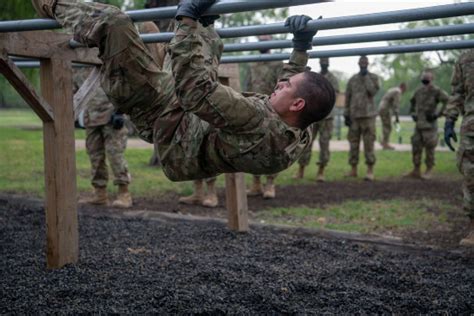 How long is army boot camp. There are also classes held on subjects that involve day-to-day personal life in the Army, such as sexual harassment and race relations. Red Phase Week 2 During week 2, recruits begin unarmed combat training, also known as hand-to-hand combat, Combatives, or Ground Fighting Technique (GFT). 