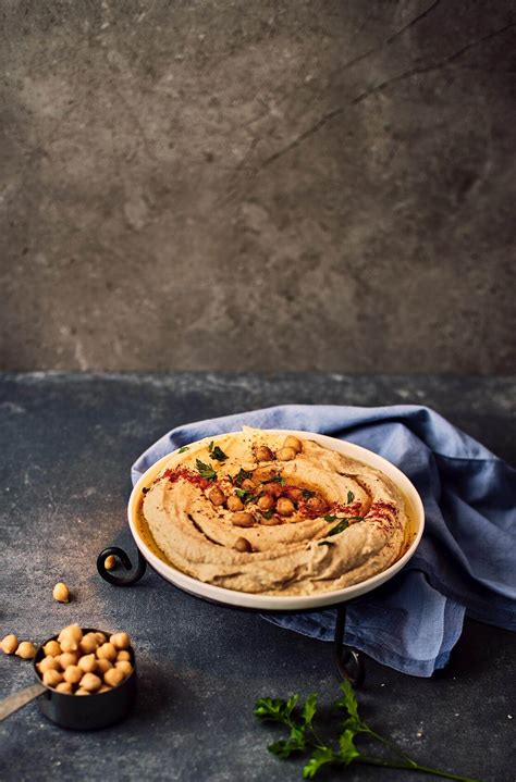 How long is hummus safe to eat after the expiration date?