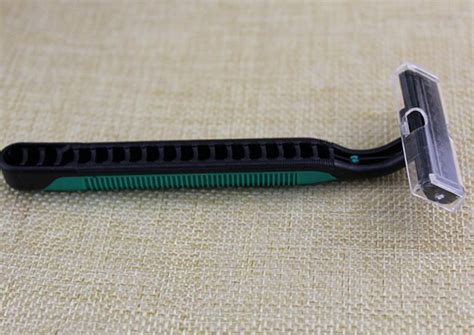 How long should a disposable razor last