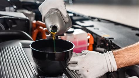 How long to change oil in car