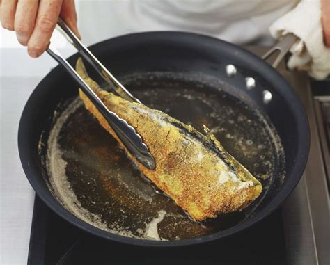 How long to cook fish in pan